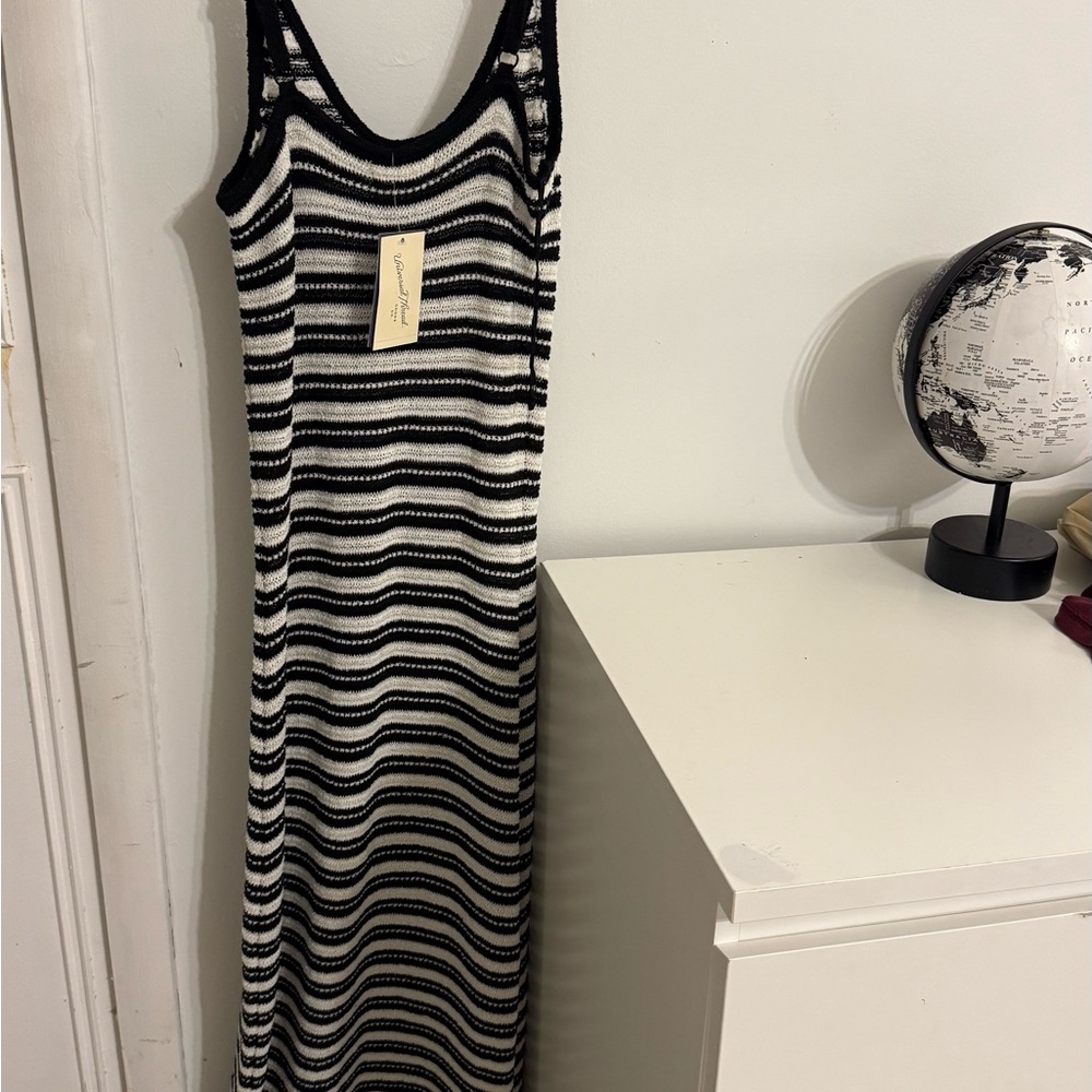 Universal Thread Black and White Sleeveless Sheath Maxi Dress